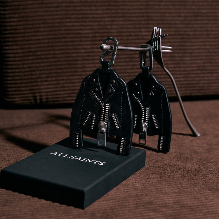 ALLSAINTS�i�I�[���Z�C���c�j�̃V���b�v�j���[�X�u�yALLSAINTS�z�L�[��o�b�O�ɁA���b�N�̃��[�h���B�v