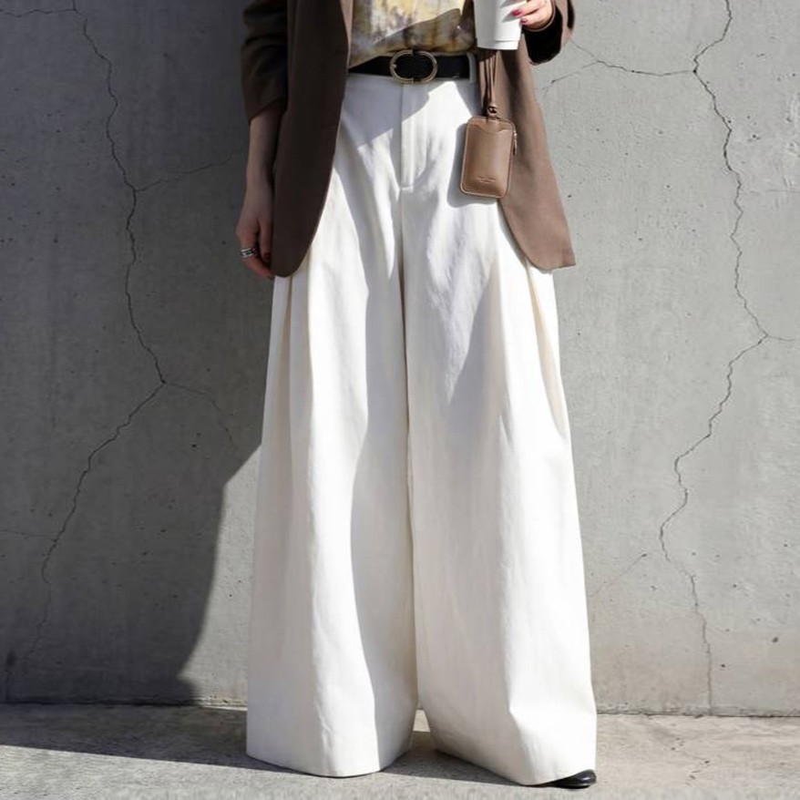 antiqua�i�A���e�B�J�j�̃V���b�v�j���[�X�u���̓I�ȃV���G�b�g�ƌy�₩�ȗ����S�n�ŁA��i���ƃ����b�N�X�������˔������w�^�b�N�p���c�x�v