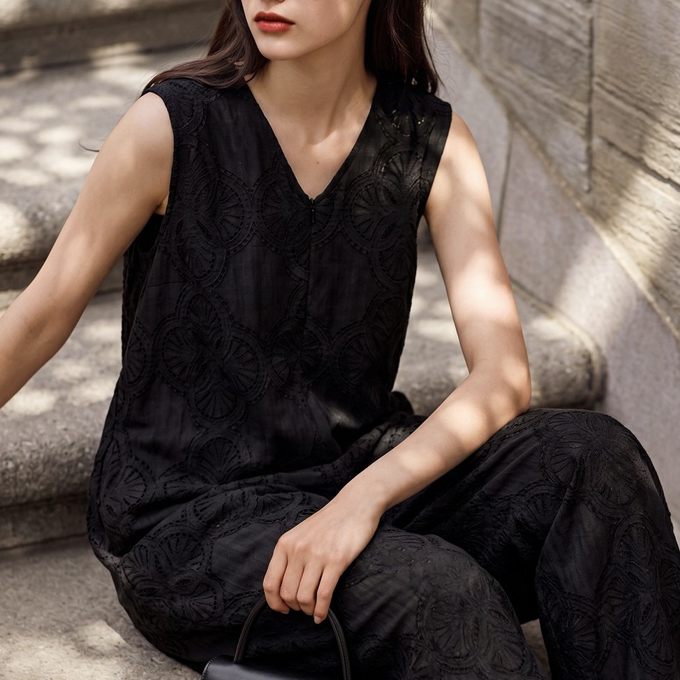antiqua�i�A���e�B�J�j�̃V���b�v�j���[�X�u���ʊ��̂��郌�[�X�ƃh�r�[�f�ނ�g�ݍ��킹�邱�ƂŁA���n�Ȃ��瑶�݊����w�I�[���C�������x�v