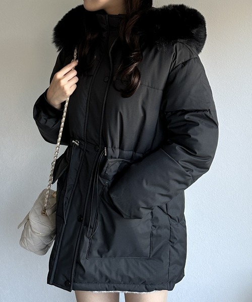 ブラック ダウンジャケット ファー付き 冬に大活躍間違いなし！】ファーフードウエストマークダウンジャケット