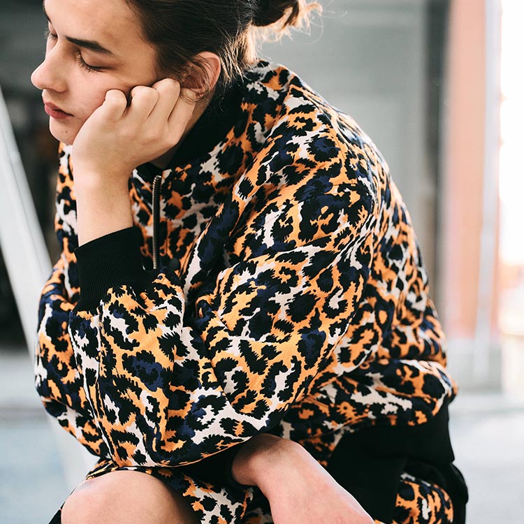 NOISE MAKER�i�m�C�Y���[�J�[�j�̃V���b�v�j���[�X�u�_�c��킸���^���I�p�[�h�W���K�[�h�D�I�[�o�[�T�C�Y�u���]���v