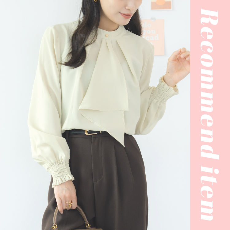 FUTIER LAND�i�t���[�e�B�A�����h�j�̃V���b�v�j���[�X�u�y�񌳂̃S�[���h�{�^���ƁA���΂��Ɍ��܂�X�J�[�t�^�C���f�U�C���̑�l�u���E�X�z�v