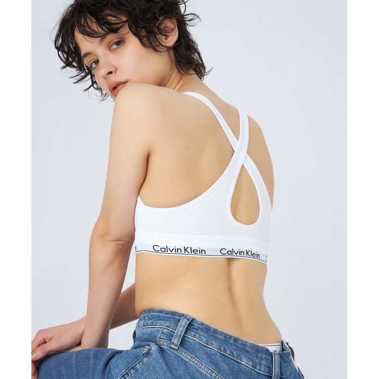 Calvin Klein｜カルバンクラインのトピックス「バックスタイルも見せ