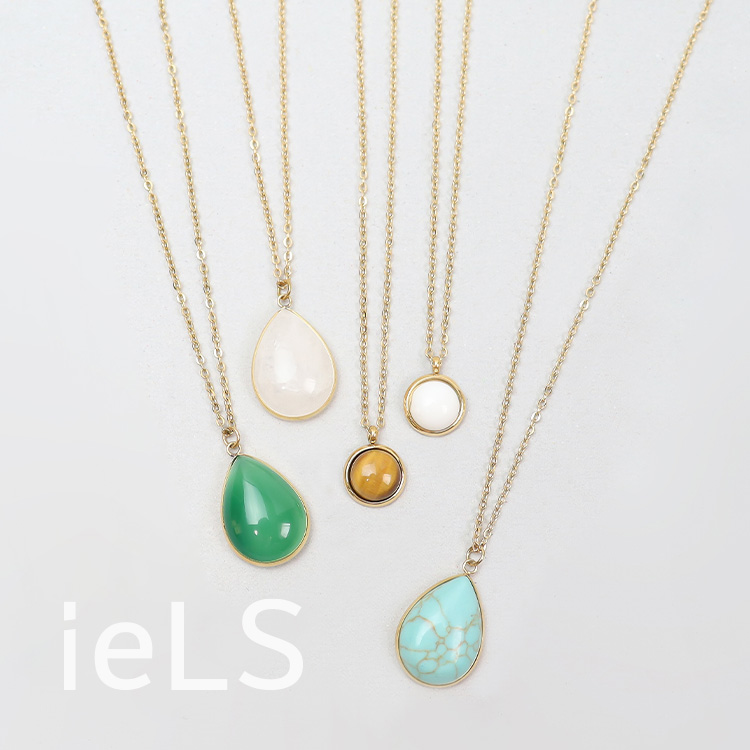 KU-CROISSANT�i�N�[�N�����b�T���j�̃V���b�v�j���[�X�u�uieLS�v�R�[�f�B�l�[�g�ɃJ���[�A�C�e�������������V�R�΃l�b�N���X�v