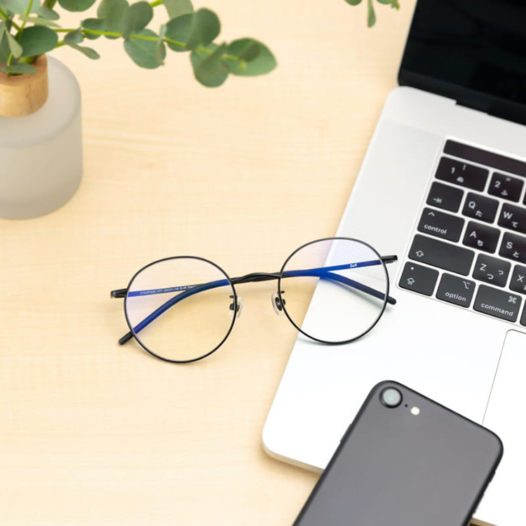 Zoff ゾフのトピックス Zoff 2種類のブルーライトカット率から選べるpcメガネ Zozotown