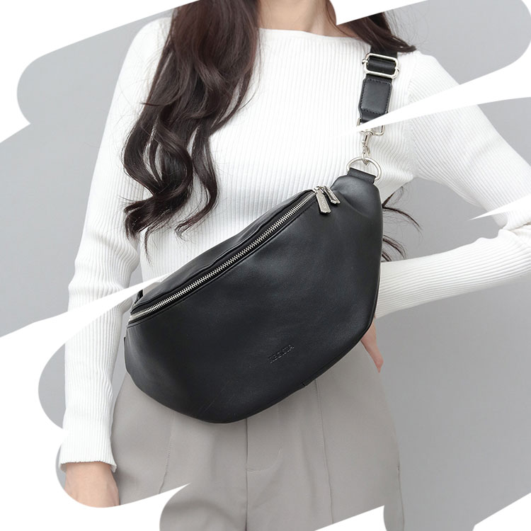 極美品　コーチ　ウエストポーチ　ボディバッグ　ネイビー　ペプルドレザー　6488 極美品 コーチ ウエストポーチ ボディバッグ ネイビー ペプルドレザー