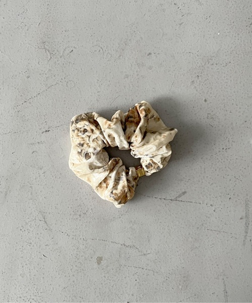 OiI[j̃Vbvj[XuGANNI Printed velour jersey scrunchiev