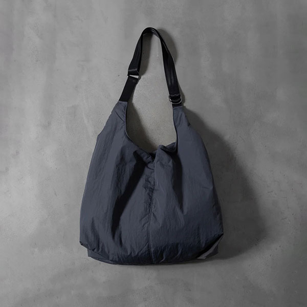 ATTACHMENTiA^b`gj̃Vbvj[XuATTACHMENTԂSHOULDER SHOPPING BAGv