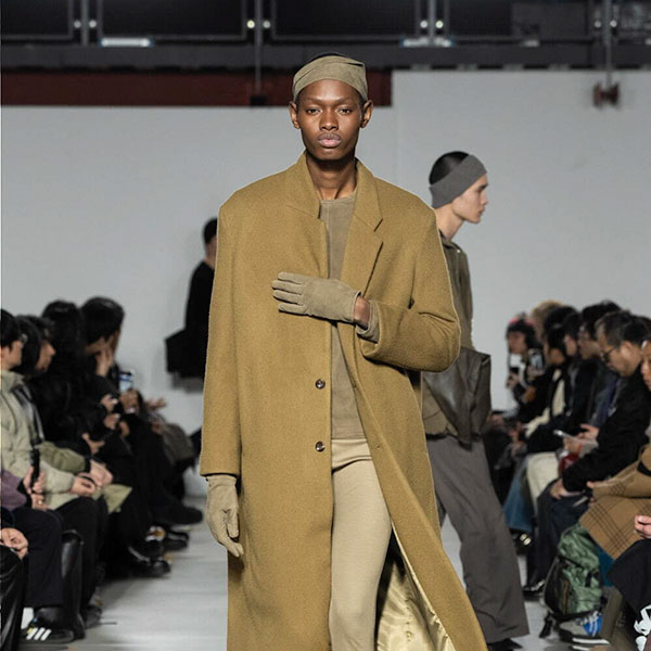 ATTACHMENTiA^b`gj̃Vbvj[XuۉɗDꂽOWA[ȃR[gv