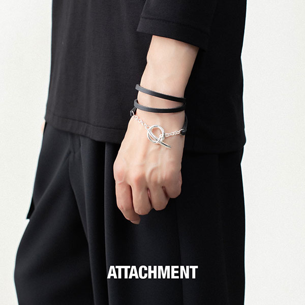 ATTACHMENT�i�A�^�b�`�����g�j�̃V���b�v�j���[�X�u�f�ނ̃R���g���X�g���A�茳��Â��Ɉ������Ă�3�d�u���X���b�g�v