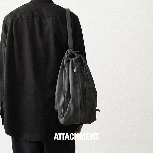 ATTACHMENT�i�A�^�b�`�����g�j�̃V���b�v�j���[�X�u�~�j�}���f�U�C�����ۗ������V�����_�[�o�P�b�g�o�b�O�v