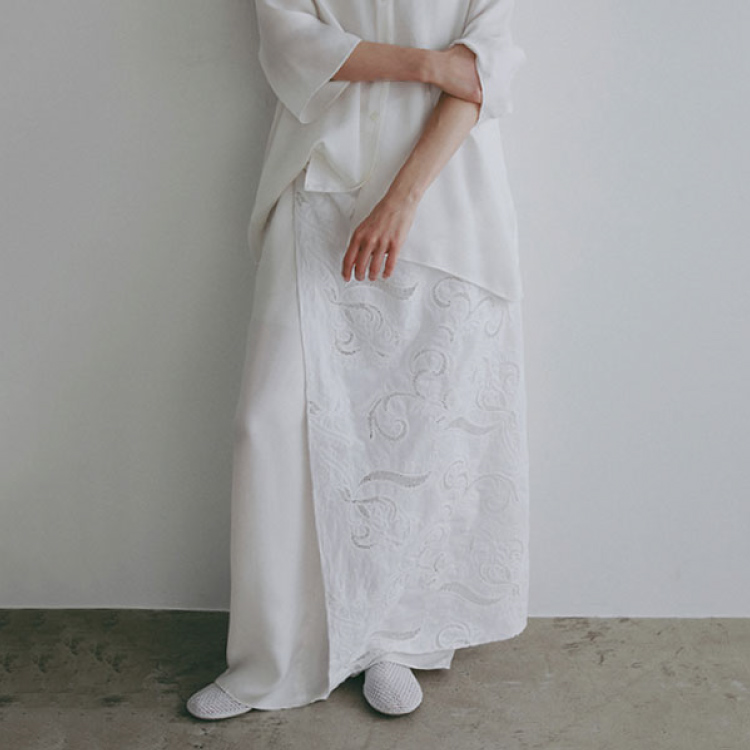 ETRE TOKYO�i�G�g���g�E�L���E�j�̃V���b�v�j���[�X�u�yRECOMMEND ITEM�z�X�^�C�����O�ɉ��s����Y����G���u���C�_���[�X�J�[�t�v