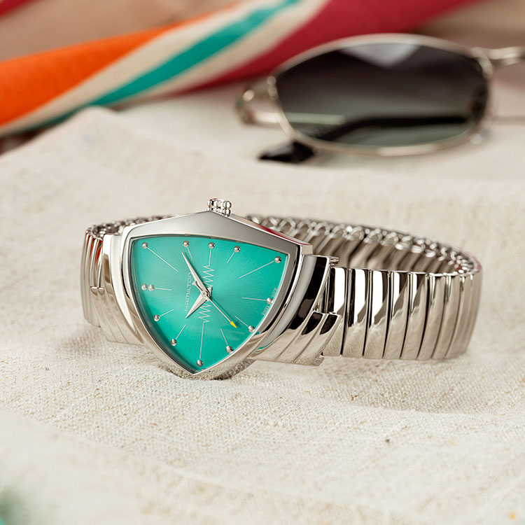 HAMILTON�i�n�~���g���j�̃V���b�v�j���[�X�u�Ă̘r�����ʂ�A�J���t���ŗ������ȃJ���[�E�H�b�`�v