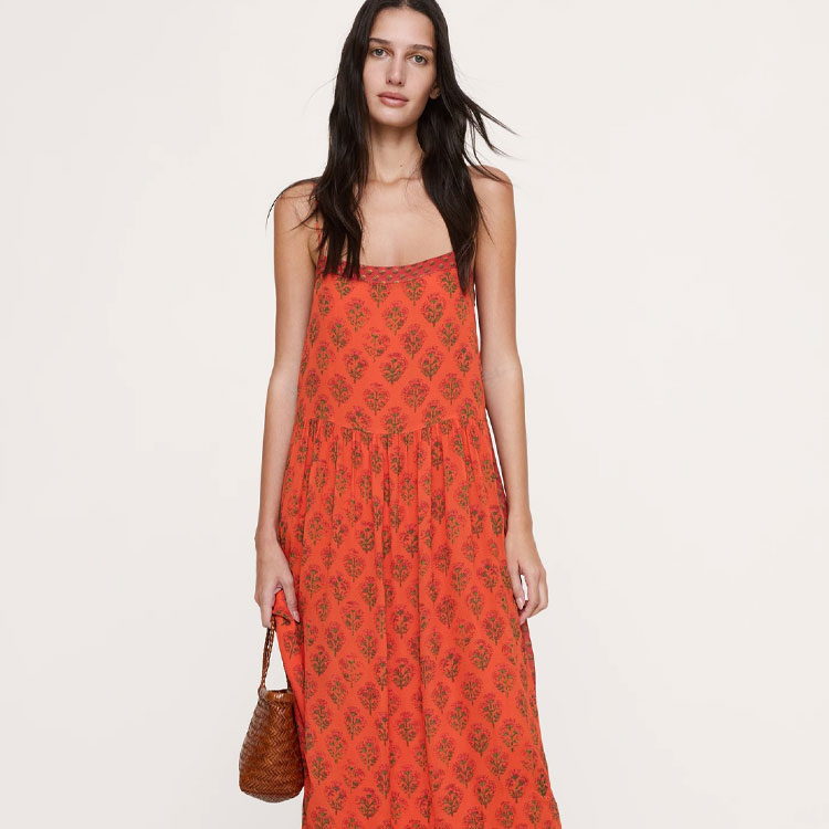 BANANA REPUBLIC�i�o�i�i�E���p�u���b�N�j�̃V���b�v�j���[�X�u�����������A�ꖇ�Ō��܂�B��l�̃T�}�[�����s�[�X�v