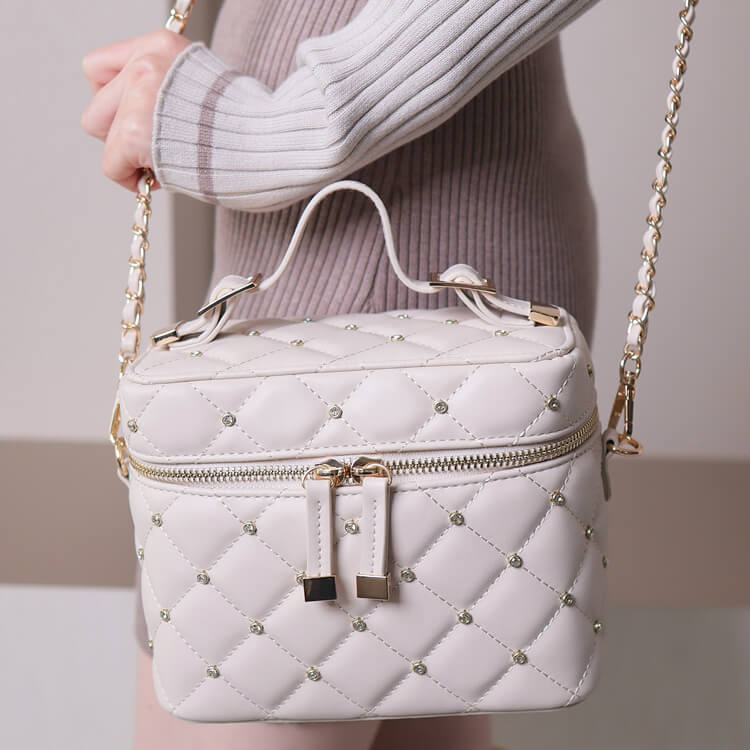 LIPSERVICE�i���b�v�T�[�r�X�j�̃V���b�v�j���[�X�u�yLIPSERVICE�z�l�C�o�b�O�����Љ�I�v