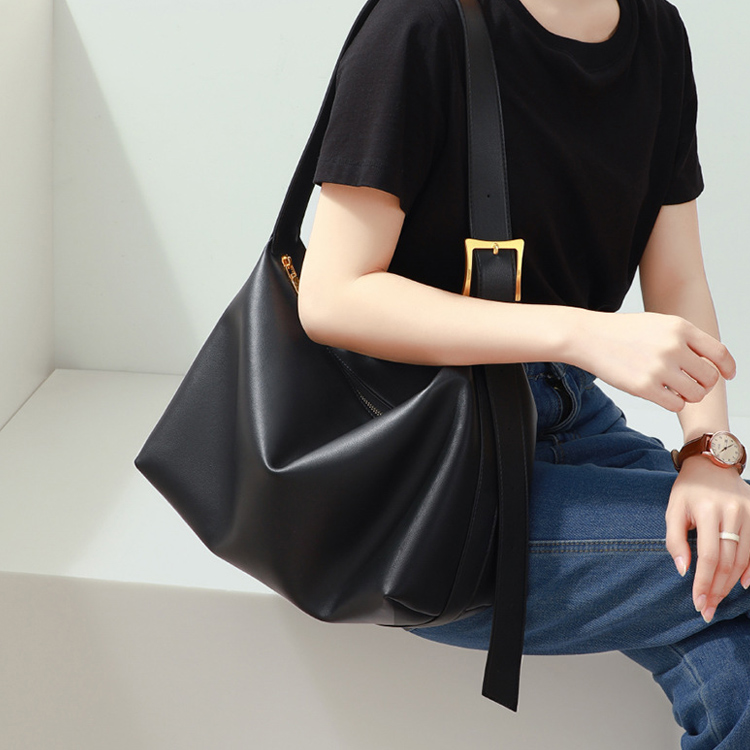 Ressaca�i���T�[�J�j�̃V���b�v�j���[�X�u�yRessaca�z�~�j�}���ȃf�U�C���ŕ��L���X�^�C�����O�Ƀ}�b�`����t�F�C�N���U�[BAG�v