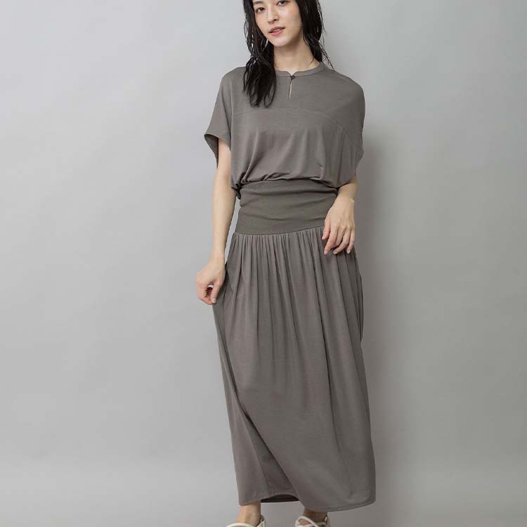 Munich�i�~���[�j�b�N�j�̃V���b�v�j���[�X�u�ySET UP�Ή����i�z�L���C���ȕ\�ʊ��̃W���[�W�f�ނ�TOPS���X�J�[�g�����Љ�܂��B�v