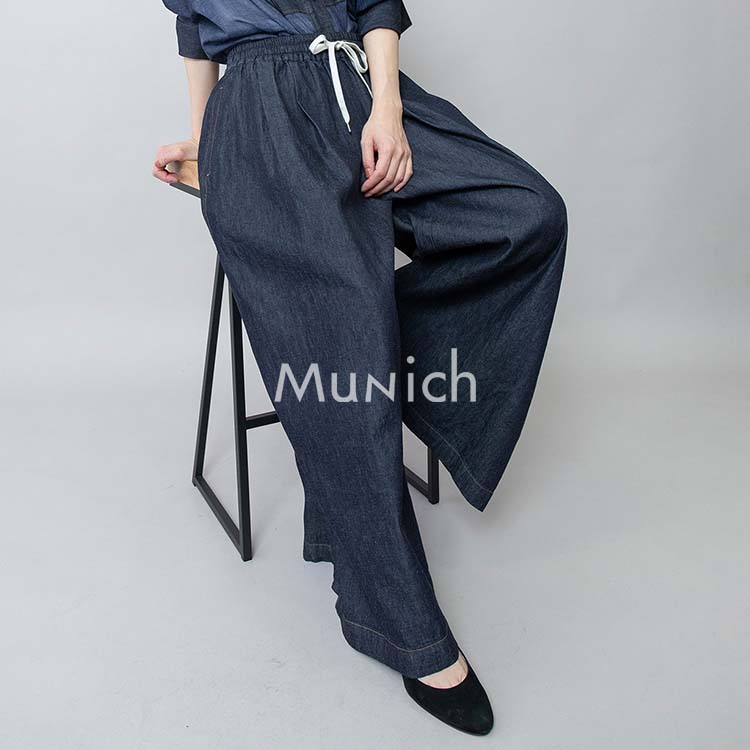 Munich�i�~���[�j�b�N�j�̃V���b�v�j���[�X�u�yRe STOCK�z��l�C�̃f�j�����C�h�p���c���ē��ׂ��Ă���܂��B�v