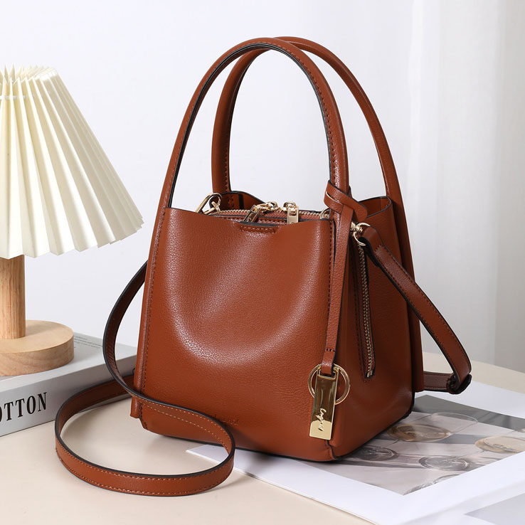 style code｜スタイルコードのトピックス「【 Ungrid 新商品 】両アオリポケットハンドバッグ プレートキーリング付き ミニ