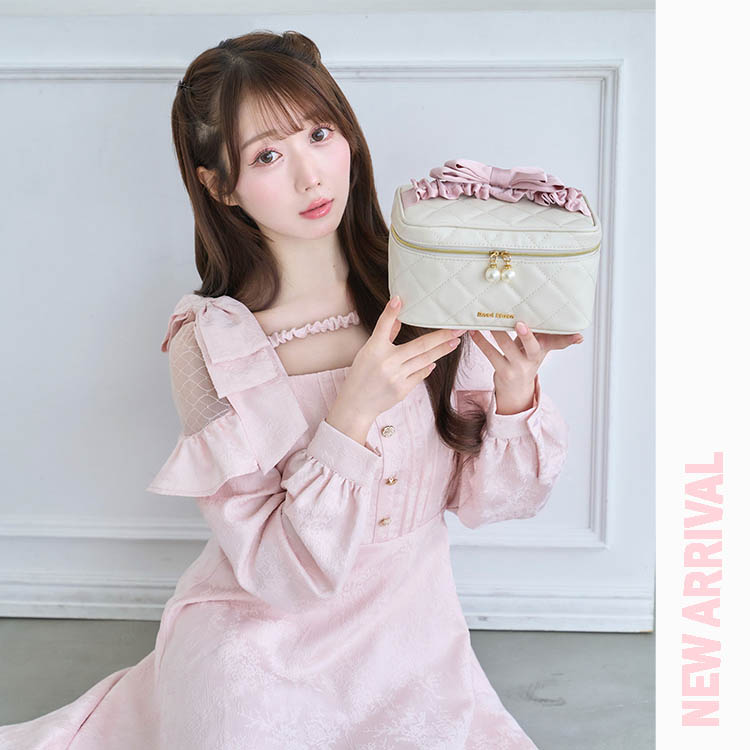 BUNNY APARTMENT�i�o�j�[�A�p�[�g�����g�j�̃V���b�v�j���[�X�uMakeup vanity pouch�v