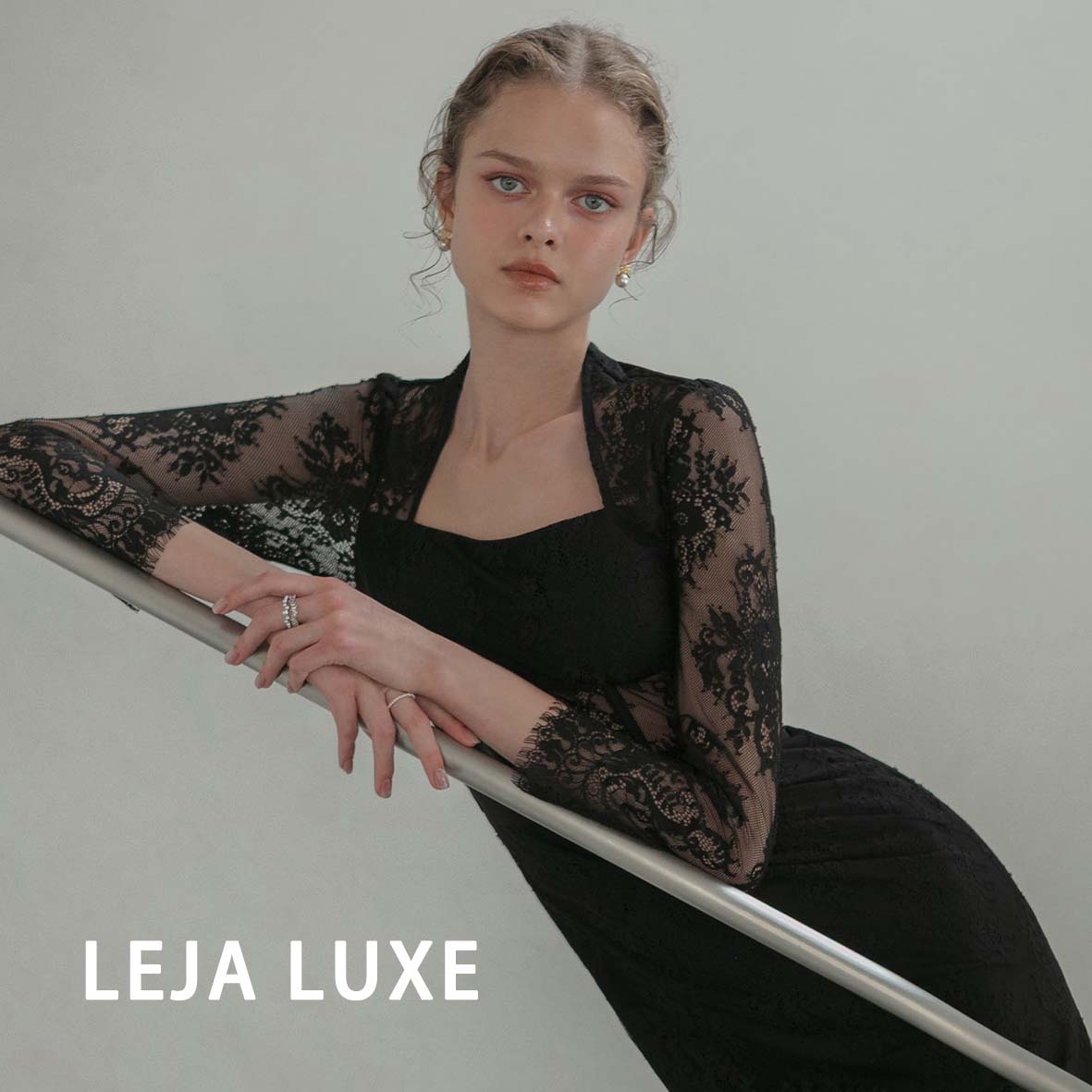 美品【LEJA LUXE】2WAYフロントシアービジューIラインドレス Sサイズ Leja ドレス 「LEJA LUXE」2WAYフロントシアービジューIライン