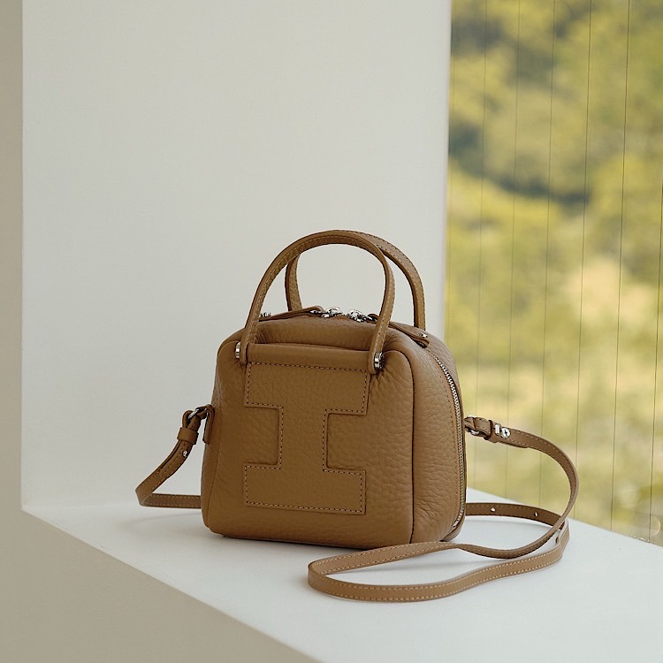 IACUCCI（イアクッチ）ロゴ　レザーバック イアクッチ IACUCCI ベラール トートバッグ ショルダー 2WAY