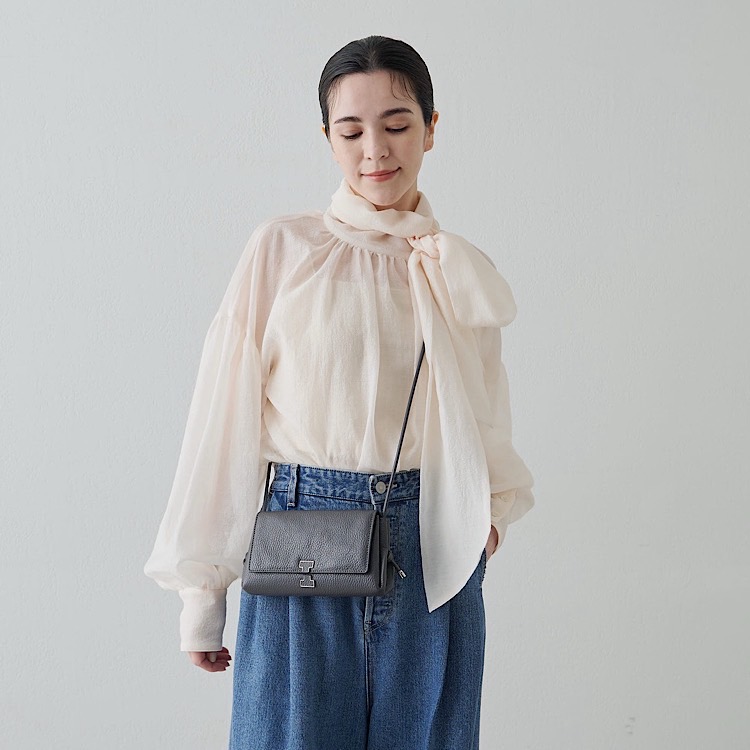 iacucci  ウォレットミニショルダー IACUCCI｜イアクッチのトピックス「《IACUCCI》お気に入り急上昇中
