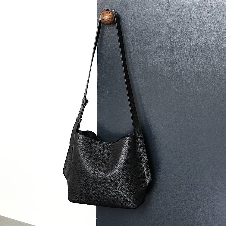 IACUCCI�i�C�A�N�b�`�j�̃V���b�v�j���[�X�u�sIACUCCI�t���肰�Ȃ��p���`���O�f�U�C���������|�C���g !�v