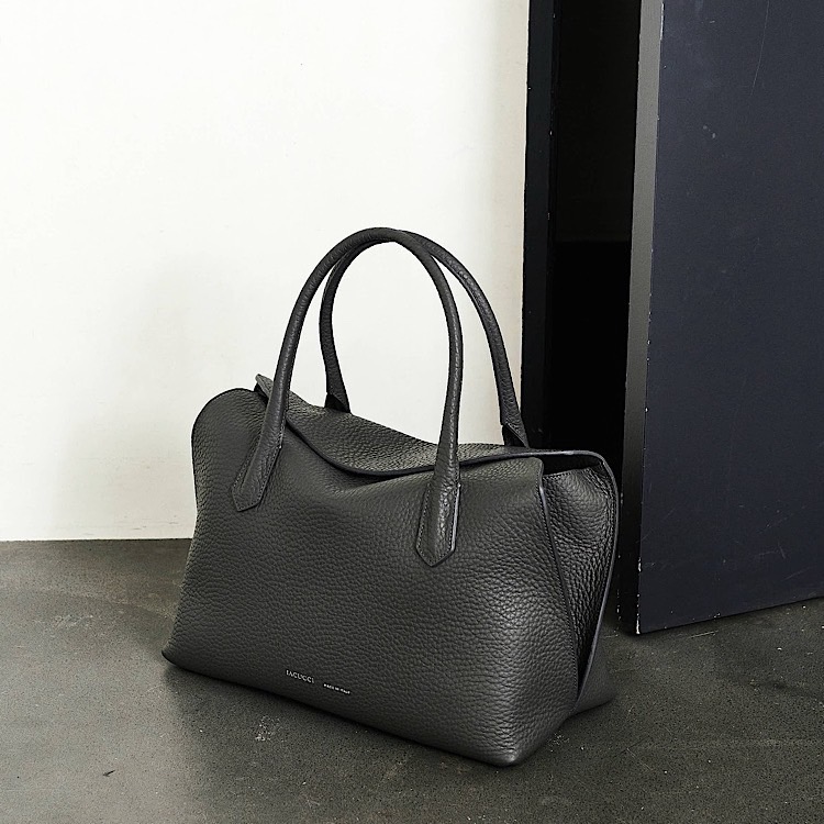 IACUCCI�i�C�A�N�b�`�j�̃V���b�v�j���[�X�u�sIACUCCI�t�����r���[�I�����Ă悩�������~�܂�Ȃ����i�V���[�Y�hLANA�i���[�i�j"�v