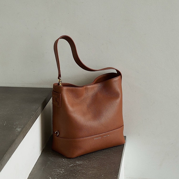 IACUCCI�i�C�A�N�b�`�j�̃V���b�v�j���[�X�u�sIACUCCI�t���܁A���ڂ̐V�V���[�Y�hAURA�i�A�E���j�h�v