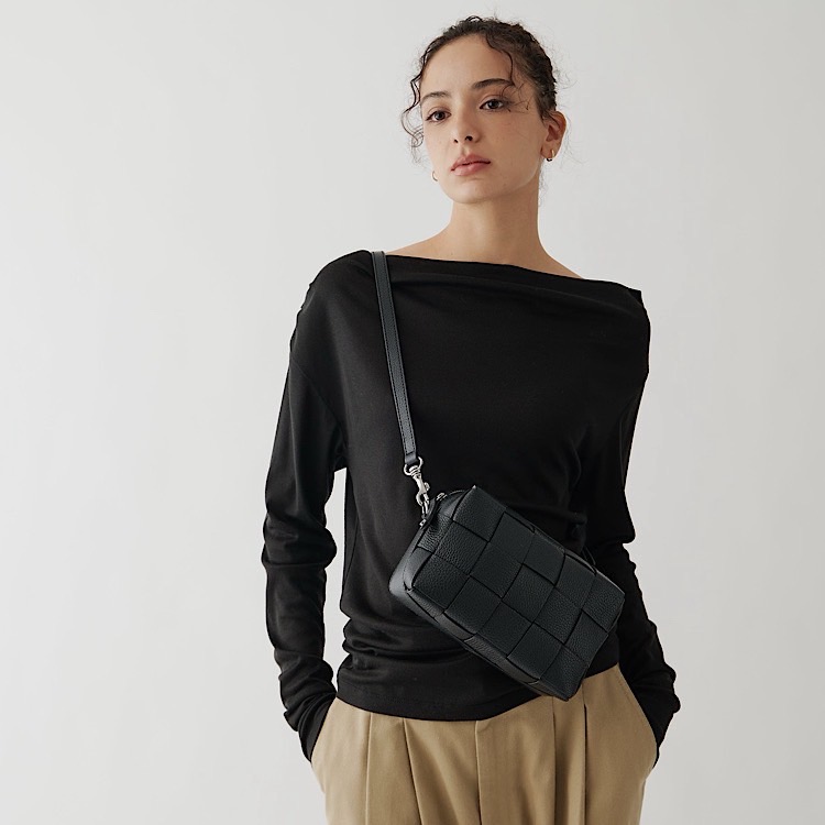 IACUCCI�i�C�A�N�b�`�j�̃V���b�v�j���[�X�u�sIACUCCI�tSHOULDER BAG�b�g�y�Ɋy���ށA��l�̃V�����_�[�o�b�O�v