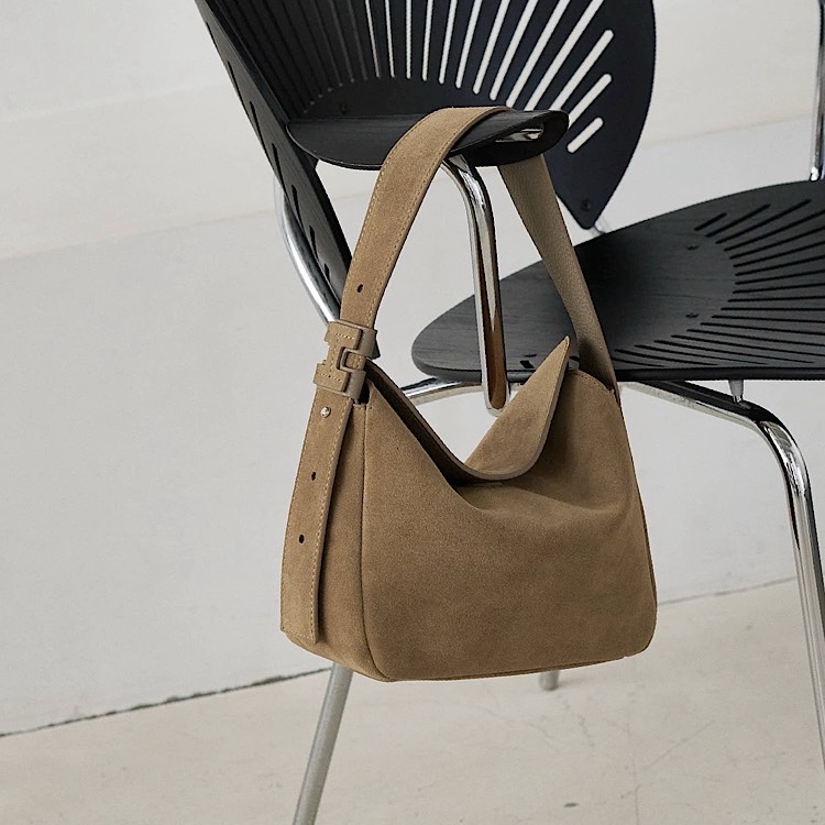 IACUCCI�i�C�A�N�b�`�j�̃V���b�v�j���[�X�u�sIACUCCI�t�����������Ղ�Ɏd�グ�Ă����㎿�ȁhSUEDE�i�X�G�[�h�j�h�v