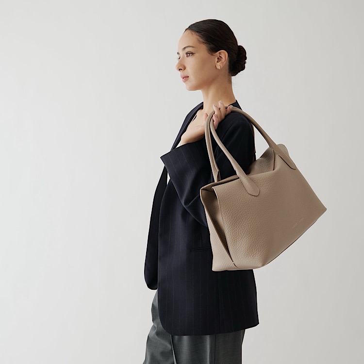 IACUCCI�i�C�A�N�b�`�j�̃V���b�v�j���[�X�u�sIACUCCI�t�����̑������A�i�悭������B�O���[�W���o�b�O�v