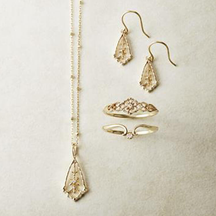 専用！ 美品 agete アガット チャーム オパール と イヤリング K10オパールピアスチャーム／11月上旬発送予定｜ピアスチャーム