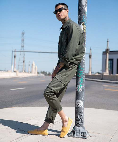 Toms トムスのトピックス Toms Men S メンズコーデに華を添えるカラースリッポン Zozotown