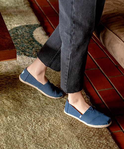 Toms トムスのトピックス Toms Women S 履きこなしたようなウォッシュド加工でこなれ感をだしたスリッポン Zozotown