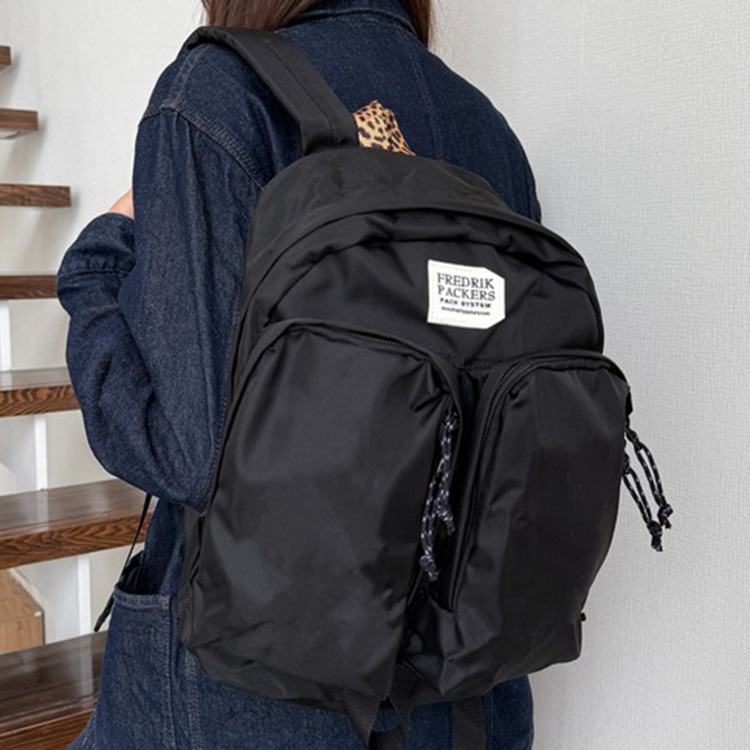 SETUP7�i�Z�b�g�A�b�v�Z�u���j�̃V���b�v�j���[�X�u���t�Ɍ����Ȃ��A��l�̃o�b�N�p�b�N�v