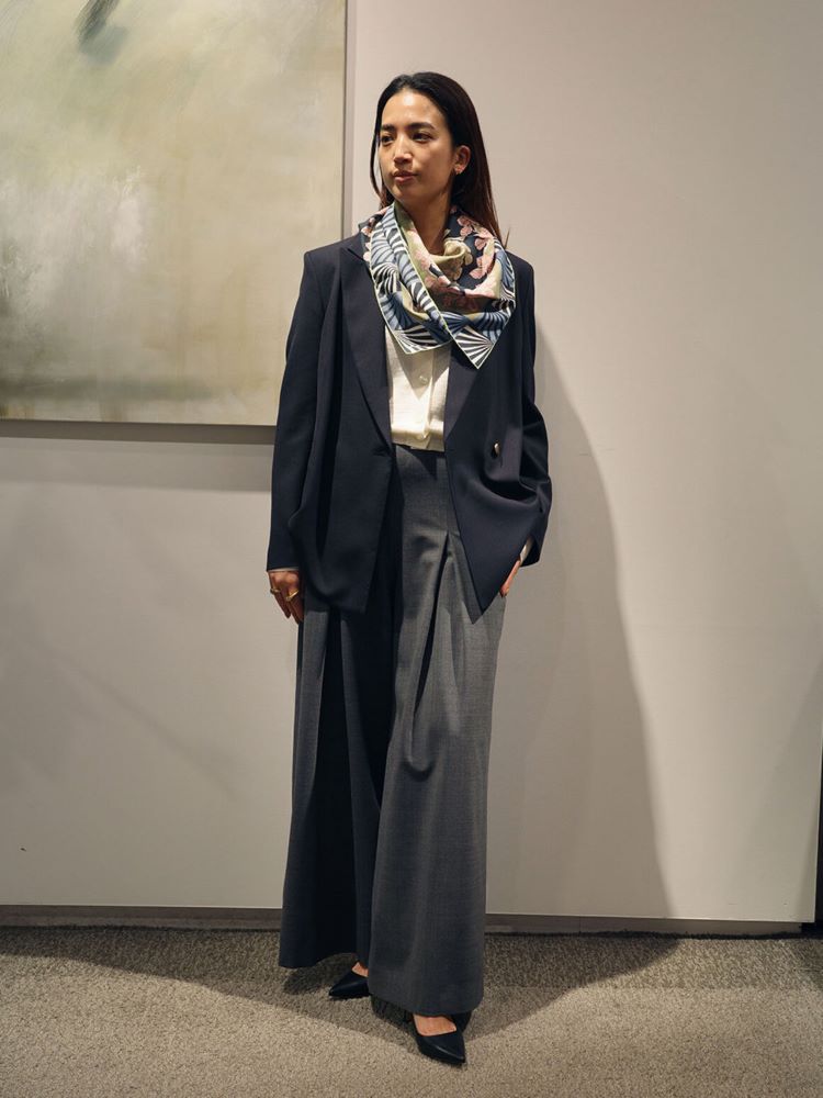 ESTNATION�i�G�X�g�l�[�V�����j�̃V���b�v�j���[�X�u�yESTNATION WOMEN'S�z�X�^�C���̕����L����W���P�b�g�̒����Ȃ����A�X�^�b�t������Ă��܂��B�v