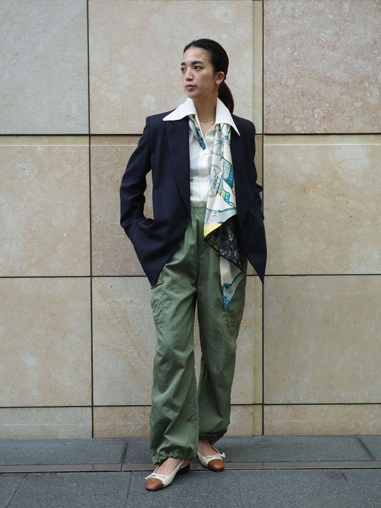 ESTNATION�i�G�X�g�l�[�V�����j�̃V���b�v�j���[�X�u�yESTNATION WOMEN'S�z�X�^�C���̕����L����W���P�b�g�̒����Ȃ����A�X�^�b�t������Ă��܂��B�v