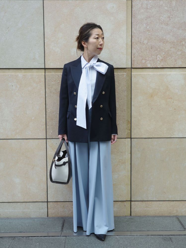 ESTNATION�i�G�X�g�l�[�V�����j�̃V���b�v�j���[�X�u�yESTNATION WOMEN'S�z�X�^�C���̕����L����W���P�b�g�̒����Ȃ����A�X�^�b�t������Ă��܂��B�v