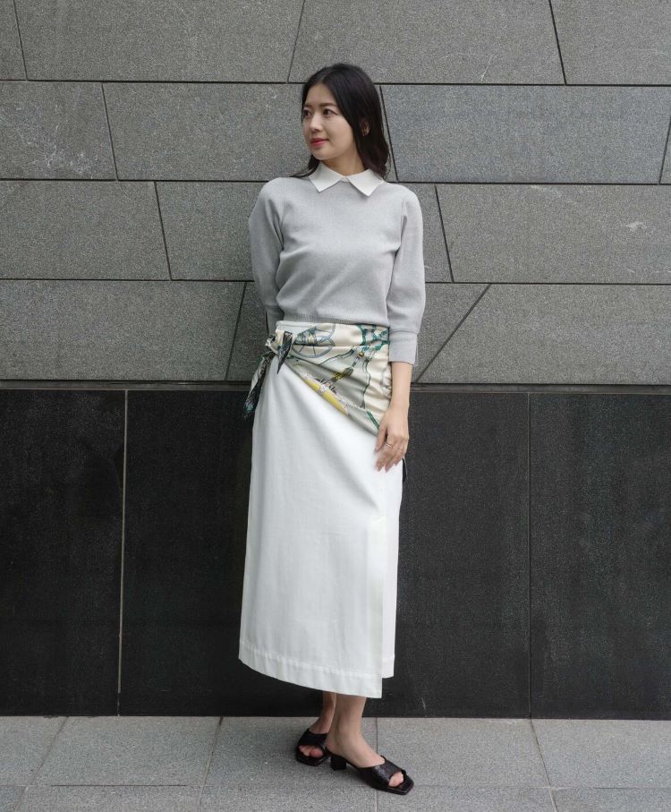 ESTNATION�i�G�X�g�l�[�V�����j�̃V���b�v�j���[�X�u�yESTNATION WOMEN'S�z�N���[���ȋݕt���j�b�g�ɃX�J�[�t���d�ˁA���肰�Ȃ��A�N�Z���g���v���X�B�v