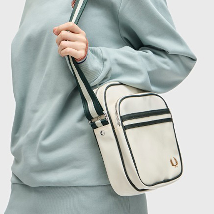 Classic Side Bag（ショルダーバッグ）｜FRED PERRY（フレッド