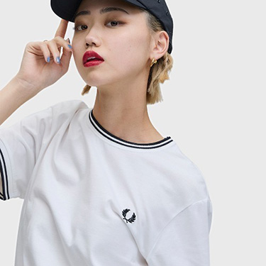 FRED PERRY�i�t���b�h�y���[�j�̃V���b�v�j���[�X�u�l�C�i���o�[�����I���j�Z�b�N�X�Œ����锼��T�V���c���W�v