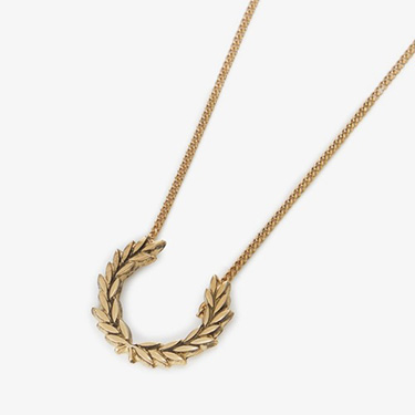 FRED PERRY�i�t���b�h�y���[�j�̃V���b�v�j���[�X�u�M�t�g�ɂ��҂������FRED PERRY�̃��S�}�[�N�l�b�N���X�v