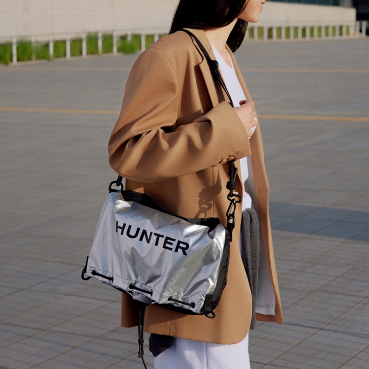 HUNTER�i�n���^�[�j�̃V���b�v�j���[�X�u�yHUNTER�z�X�^�C���b�V���ȃV���o�[�J���[������V��o�b�O�v