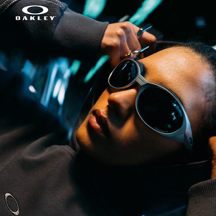 LUXOTTICA�i���b�N�X�I�e�B�J�j�̃V���b�v�j���[�X�u�yOAKLEY/�A�C�E�F�A�z�S�[���f���E�B�[�N�Z�[���J�Ò��I�T���O���X�A���K�l�t���[����20��OFF�I�v