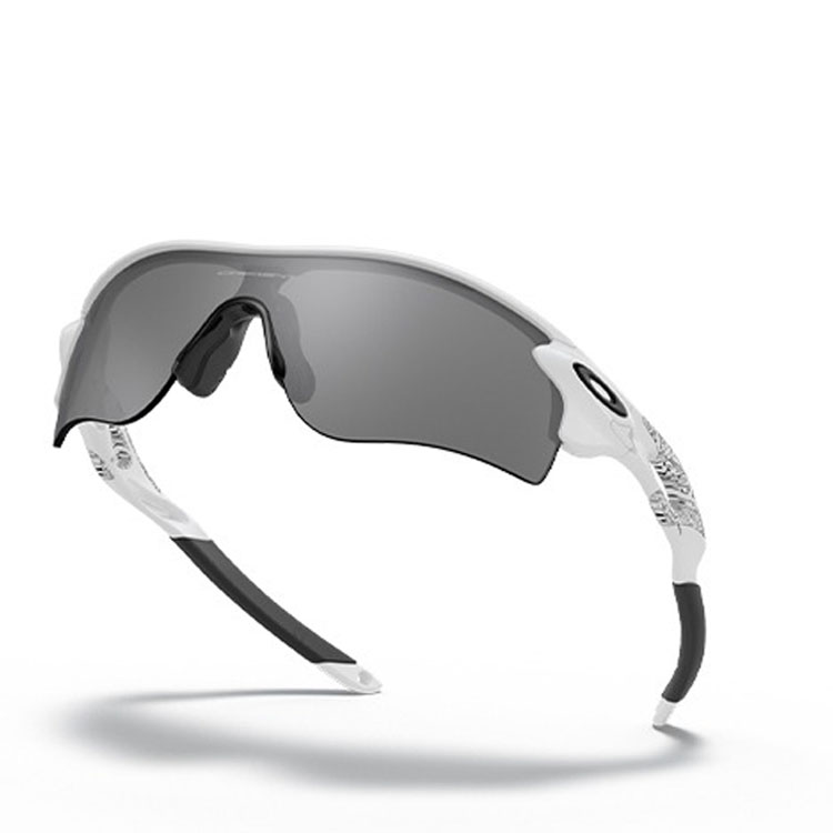 LUXOTTICA�i���b�N�X�I�e�B�J�j�̃V���b�v�j���[�X�u�yOAKLEY�z���{�l�̊�Ƀt�B�b�g���郍�[�u���b�W�t�B�b�g�̃A�C�E�F�A���^�C���Z�[�����v