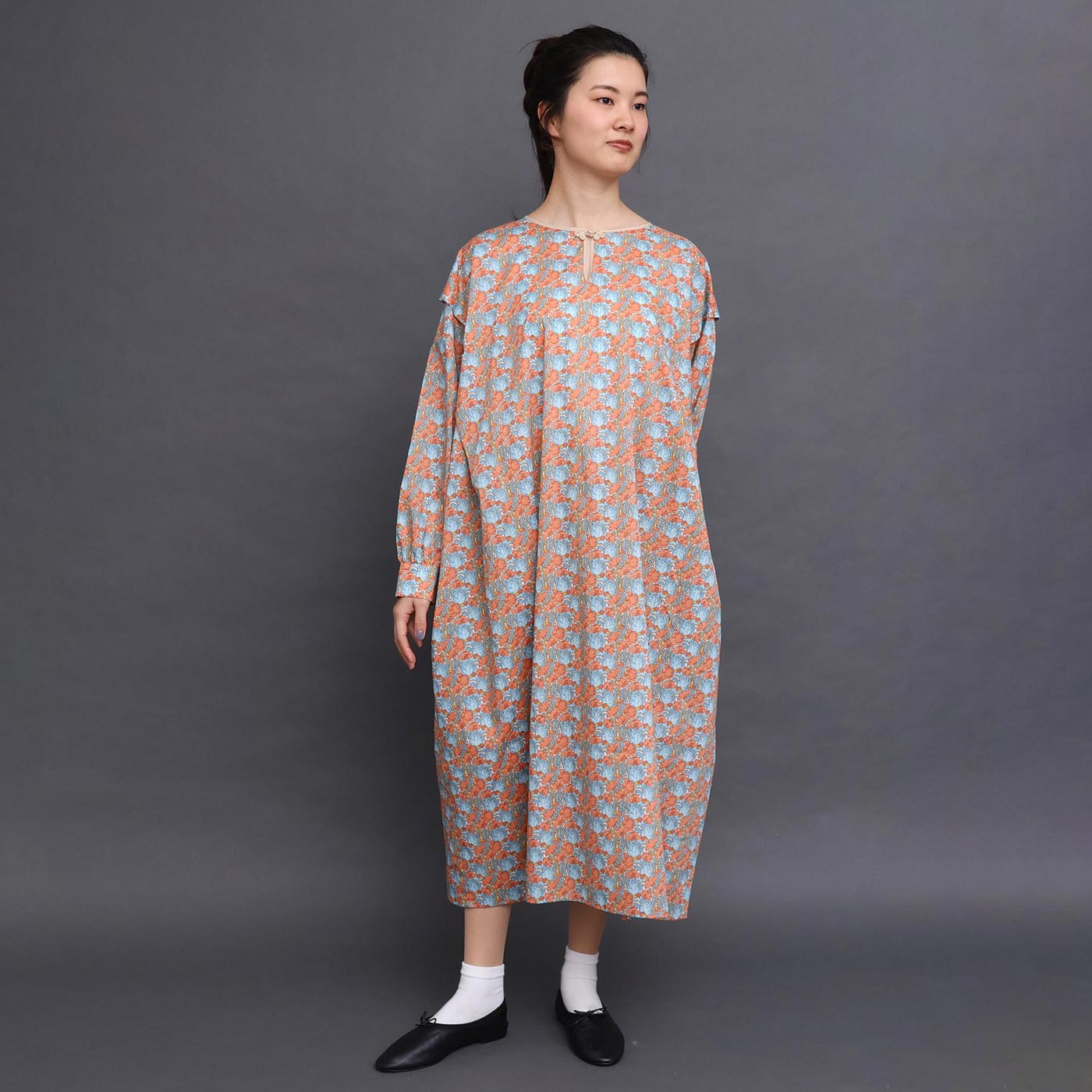 アトリエドゥサボン ピンタック バンドカラー ギャザー フレア ロングワンピース l'atelier du savon｜アトリエ ドゥ サボンのトピックス「new in item