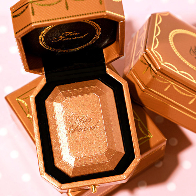 Too Faced トゥー フェイスドのトピックス 再入荷 限定品 ダイヤモンドのブロンザーがオンラインストア限定で発売開始 Zozo Cosmeにも 再入荷 Zozotown Too Faced トゥー フェイスドのトピックス 再入荷 限定品 ダイヤモンドのブロンザーがオンラインストア限定で発売開始 Zozo Cosmeにも 再入荷 Zozotown