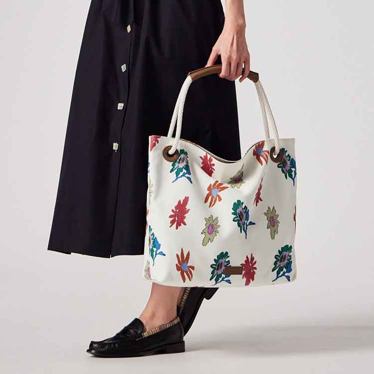 Paul Smith�i�|�[���E�X�~�X�j�̃V���b�v�j���[�X�u�F�ʂŖ�����A�V��o�b�O�v